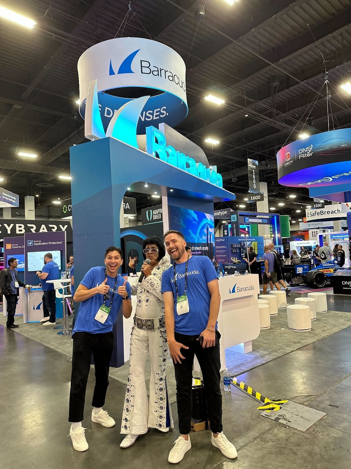 Elvis au stand Barracuda à la conférence Black Hat USA 2023